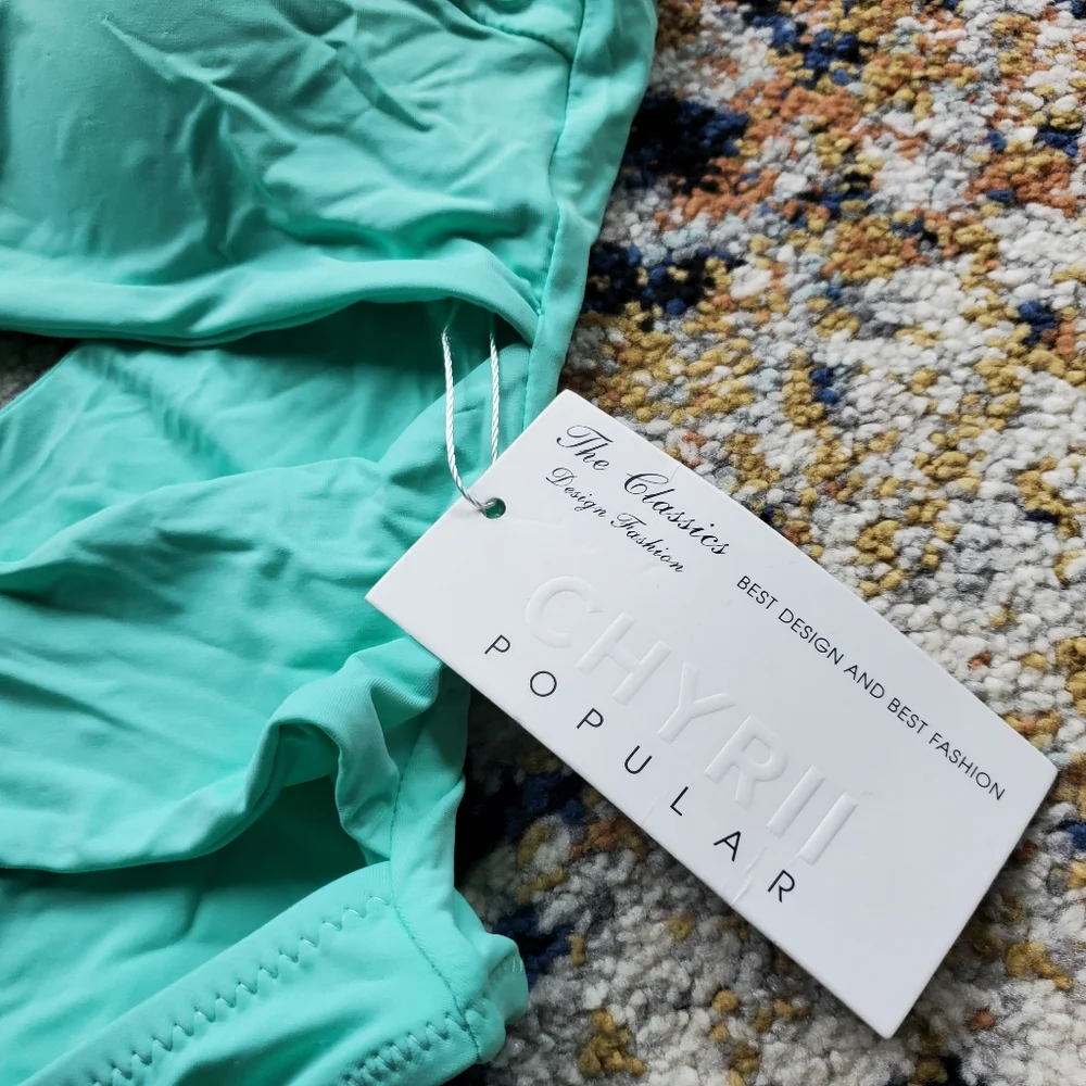Swimsuit‎ - Picture 3 of 5